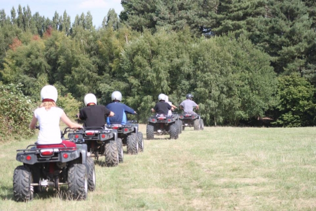  Vieni a divertirti con i quad con gli amici 